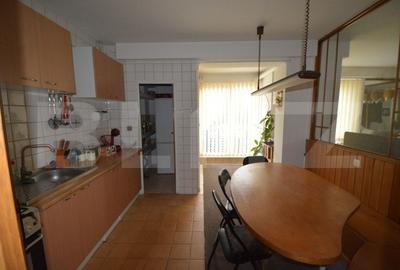 Apartament de inchiriat de 4 camere, Centrul Civic - 2