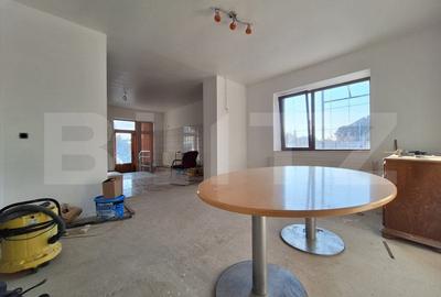 Individuala, cu spatii comerciale, gradina, vad excelent, Sacalaz! - 3