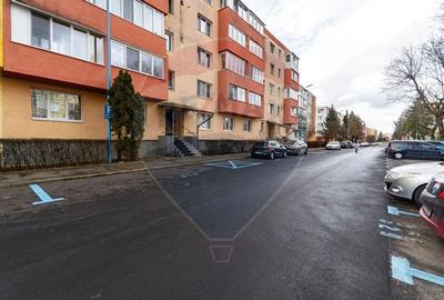 Apartament cu 2 camere decomandat, mobilat în Tractorul - 20