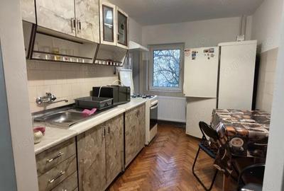 Apartament cu 3 camere semidecomandat în Iosefin