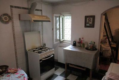 Casă cu 4 camere în Central - 2