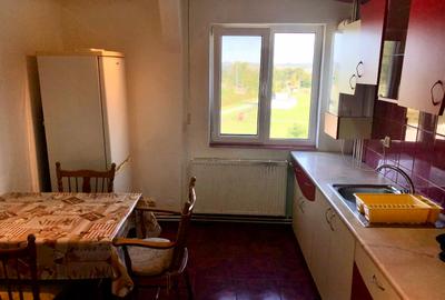 Apartament cu 3 camere decomandat în Est - 1