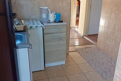 Casă cu 3 camere cu Teren 1998 Mp în Plopu