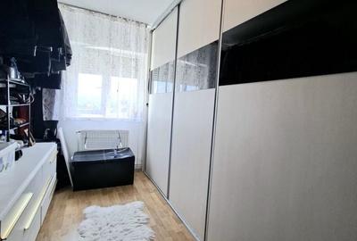 Apartament cu 4 camere decomandat în Central