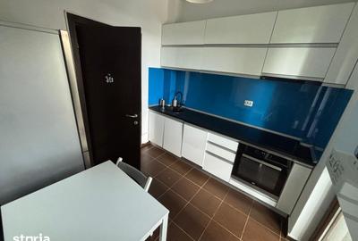 Apartament cu 3 camere în Apărătorii Patriei