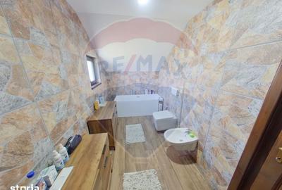 Casă cu 4 camere cu Teren 1160 Mp în Sarasău - 4