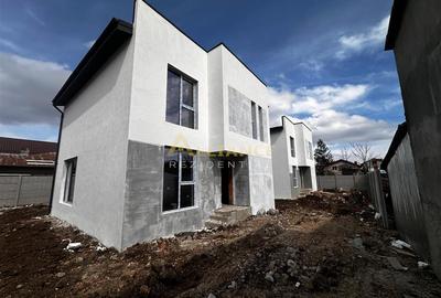 Casă individuală cu 5 camere cu Teren 300 Mp în Central