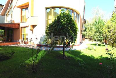 Casă individuală cu 6 camere cu Canalizare în Pipera