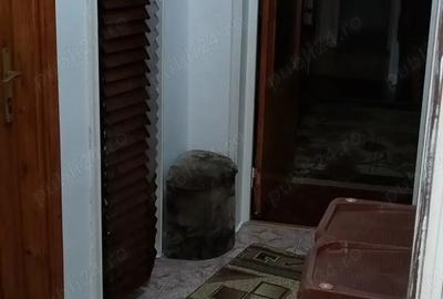 Inchiriez apartament 3 camere - 4