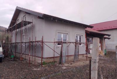 Casă cu 4 camere în Central