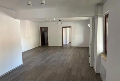 Spațiu comercial, de 70 mp, în Decebal - 4