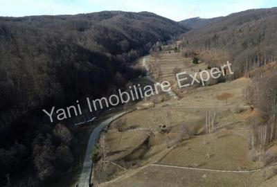 Teren de 4681 mp, în Bărăști