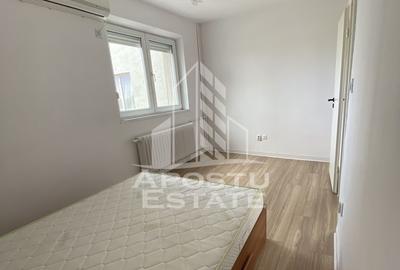 Apartament cu 3 camere semidecomandat, mobilat în Spitalul Județean