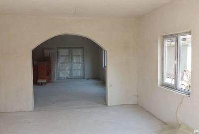 Casă cu 18 camere în Găești - 8