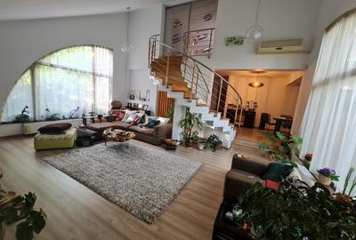 Duplex cu 4 camere cu Canalizare în Central - 9