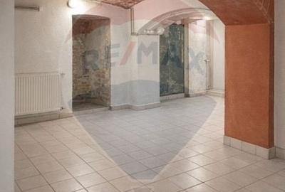 Apartament cu 2 camere decomandat în P-ța Sfânta Vineri