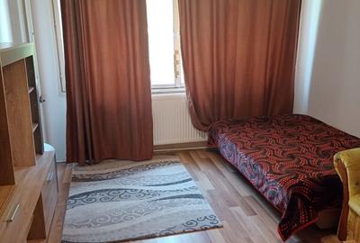 Apartament cu 4 camere decomandat în Podu Roș - 2