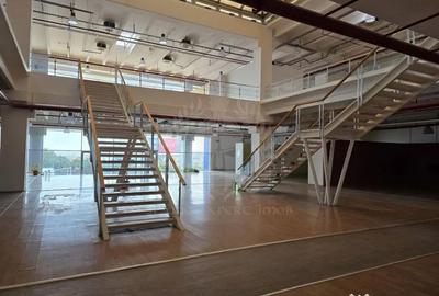 Spațiu comercial, de 3,400 mp, în Central - 6