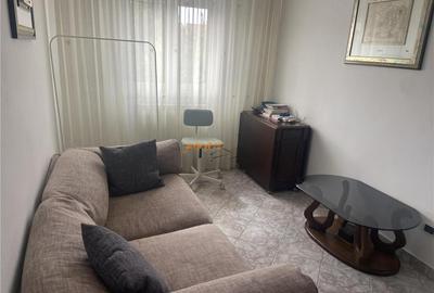 Apartament 4 camere , zona centrala -2 Stejari , decomandat - 4