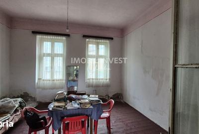 Casă cu 5 camere cu Teren 666 Mp în Central - 2
