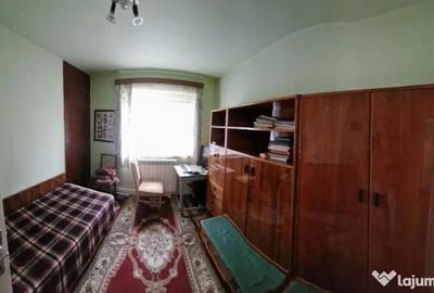 Apartament cu 3 camere semidecomandat în Central - 2