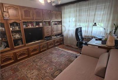 Apartament cu 4 camere semidecomandat, mobilat în Cetății - 1