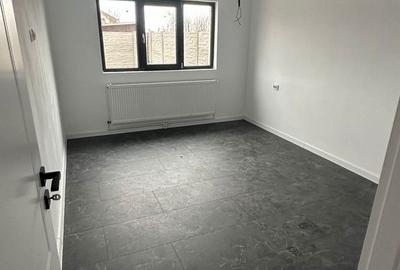 Casă cu 2 camere cu Teren 370 Mp în Ișalnița - 1