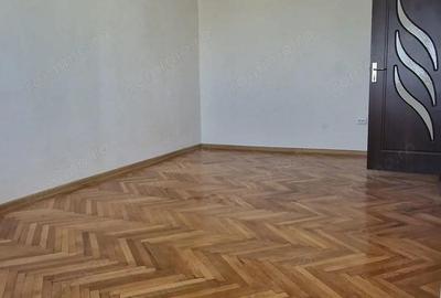 Apartament cu 3 camere decomandat în Gara
