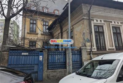 Casă cu 7 camere cu Garaj în Unirii
