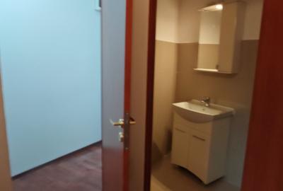 Casă cu 9 camere cu Canalizare în P-ța Romană - 22