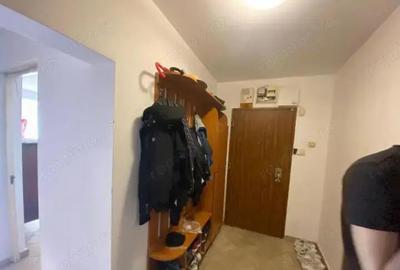 Apartament cu 3 camere decomandat în Tineretului