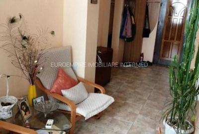 Apartament cu 3 camere decomandat în Far - 5