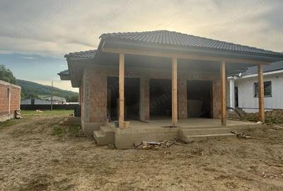 Casă cu 4 camere cu Teren 500 Mp în Corunca - 1