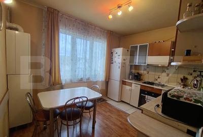 Casa de vanzare, cu 5 camere ?i un teren de 600 mp, zona u - 18