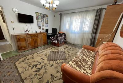 Apartament cu 2 camere semidecomandat în Micro 4 - 2