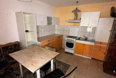 Casă cu 3 camere cu Teren 130 Mp în Central - 2