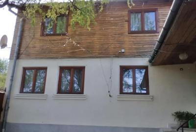 Casă cu 6 camere cu Teren 1400 Mp în Bazna - 10