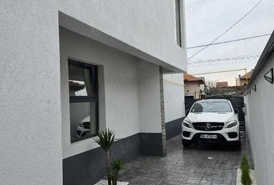 Casă cu Teren 150 Mp în Central - 1
