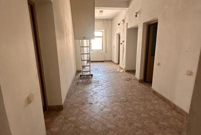 Spațiu comercial, de 1,741 mp, în Central - 13