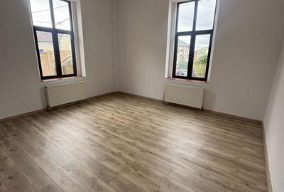 Casă cu 4 camere cu Teren 400 Mp în Central - 4