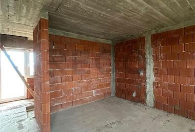 Casă cu 5 camere cu Teren 852 Mp în Nojorid
