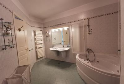 Casă individuală cu 8 camere cu Canalizare în Domnești - 17