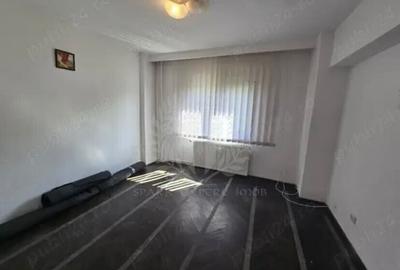 Apartament cu 2 camere decomandat în Republicii