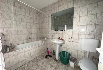 Casă cu 7 camere cu Teren 500 Mp în Iosia - 2