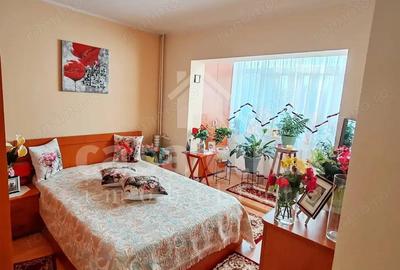 Apartament decomandat cu 3 camere de vanzare Micro 17, etaj 3 - 10