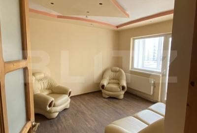 Apartament de 3 camere, 2 bai si balcon inchis, etaj intermediar - 3