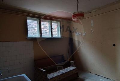 Apartament cu 4 camere de vanzare in zona Central - 2