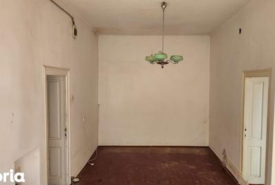 Casă cu 3 camere cu Canalizare în Central - 10