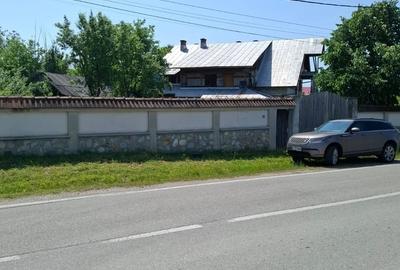 Casă cu 3 camere cu Teren 4300 Mp în Central - 4