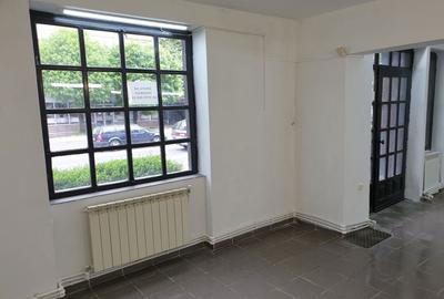Spațiu comercial, de 50 mp, în Central - 6